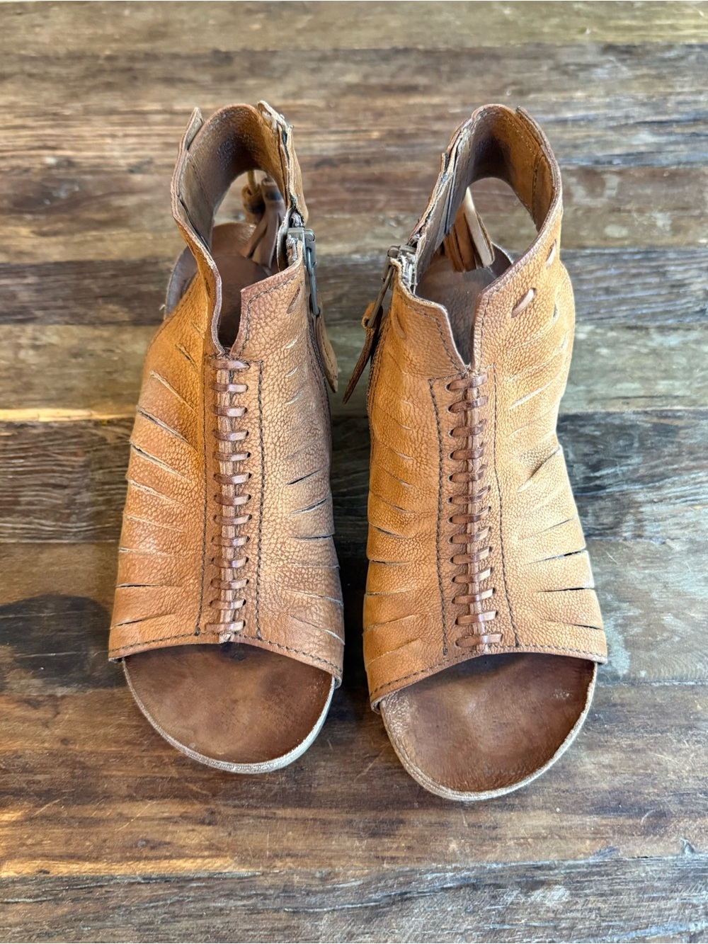 Miz Mooz Maddie Women’s Tan Leather Peep-Toe Cutout Sandals